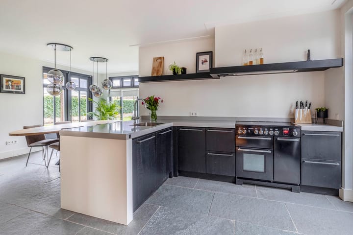 Foto 8 van Van Coothstraat 8