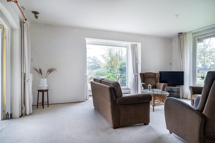 Foto 12 van van Limburg Stirumweg 13