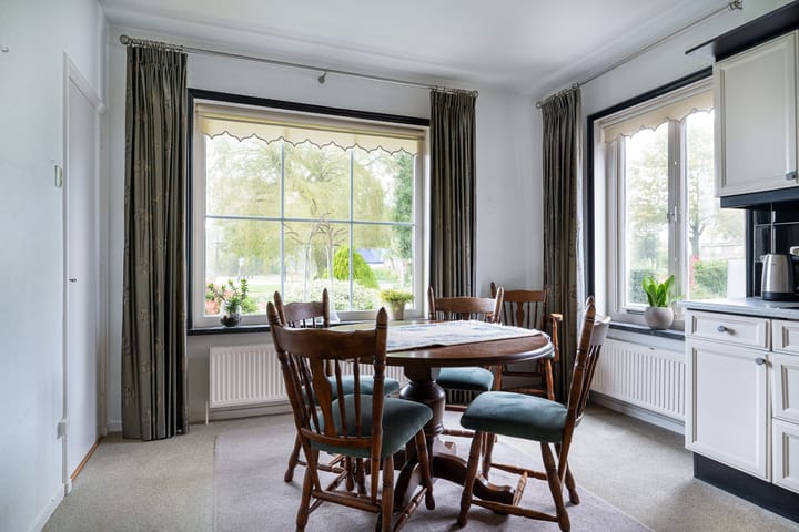 Foto 21 van van Limburg Stirumweg 13