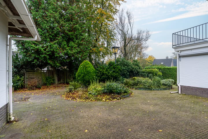 Foto 38 van van Limburg Stirumweg 13