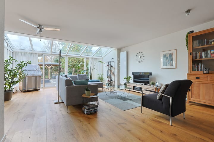 Photo 2 of Kennemerpoort 26