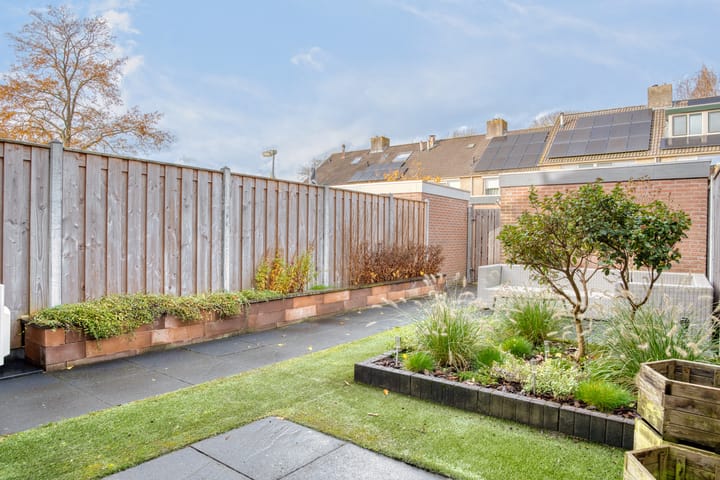 Photo 42 of Everstein 35