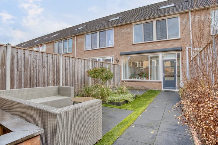 Photo 47 of Everstein 35