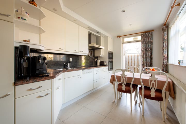 Foto 16 van van 't Hoffstraat 14