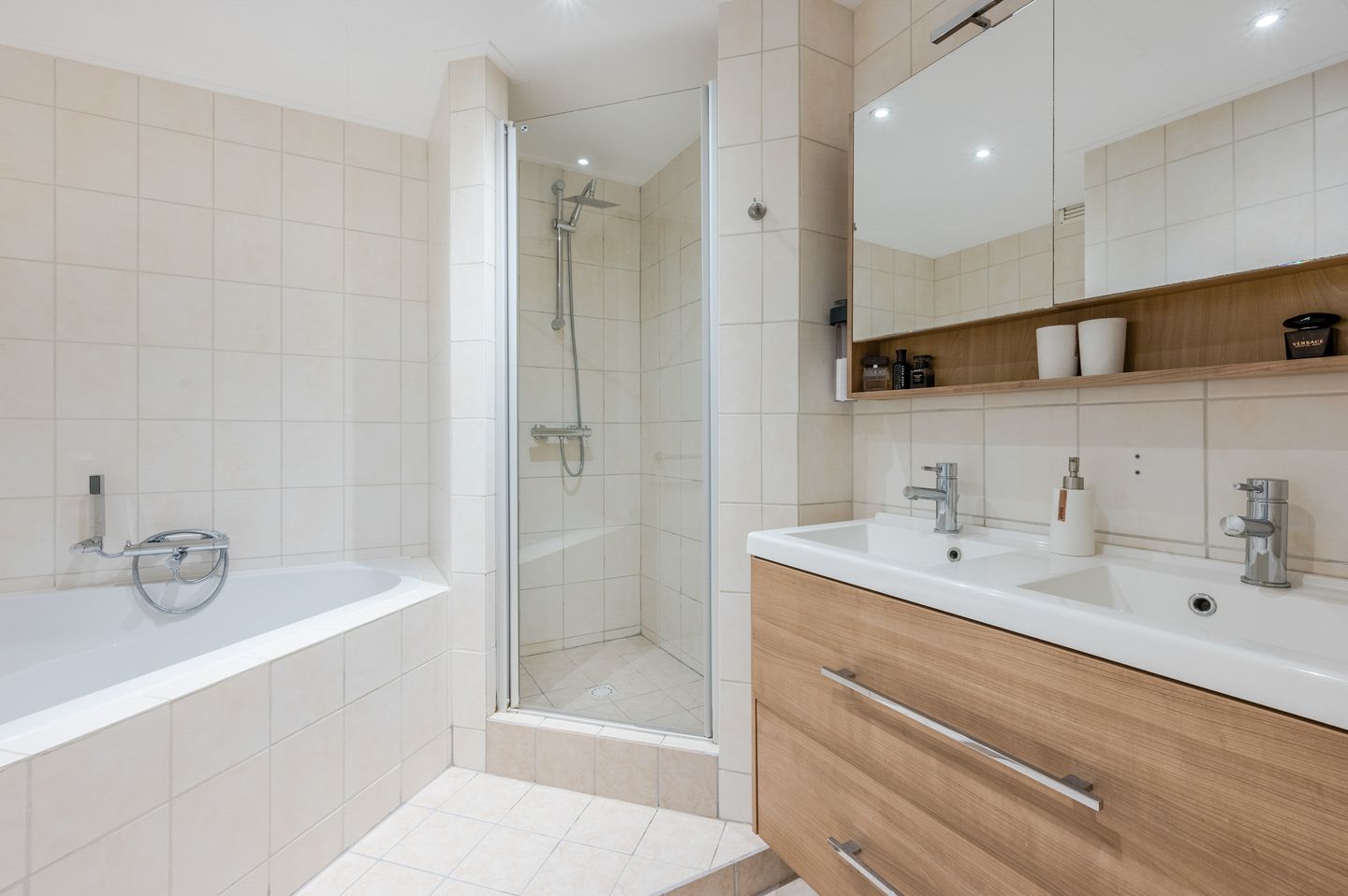 Foto 25 van Aert van Neslaan 327