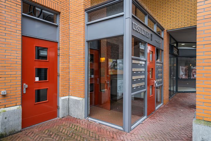 Bekijk foto 31 van Van Berlostraat 37