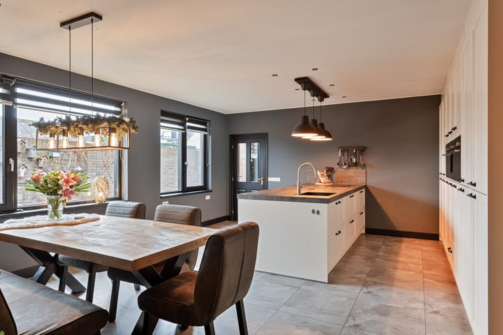 Photo 2 of Hoofdstraat 243