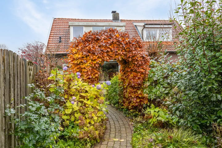 Photo 5 of Hoofdstraat 243