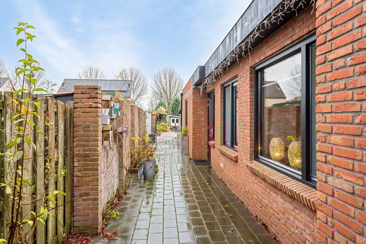 Photo 11 of Hoofdstraat 243