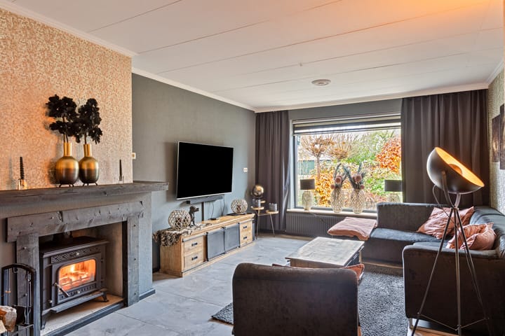 Photo 19 of Hoofdstraat 243