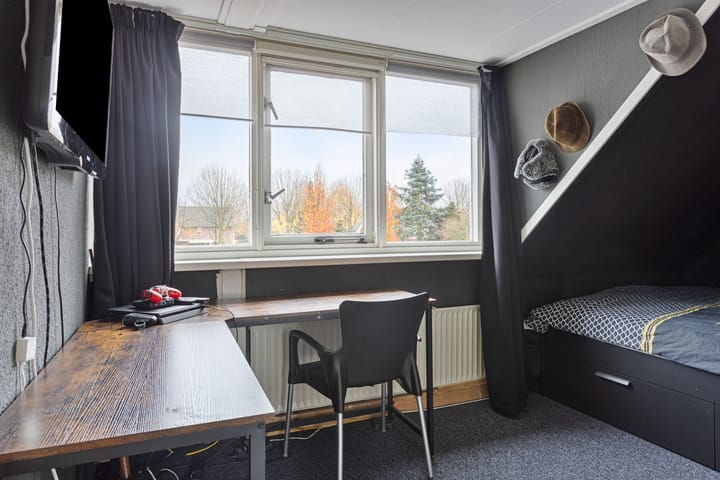 Photo 39 of Hoofdstraat 243