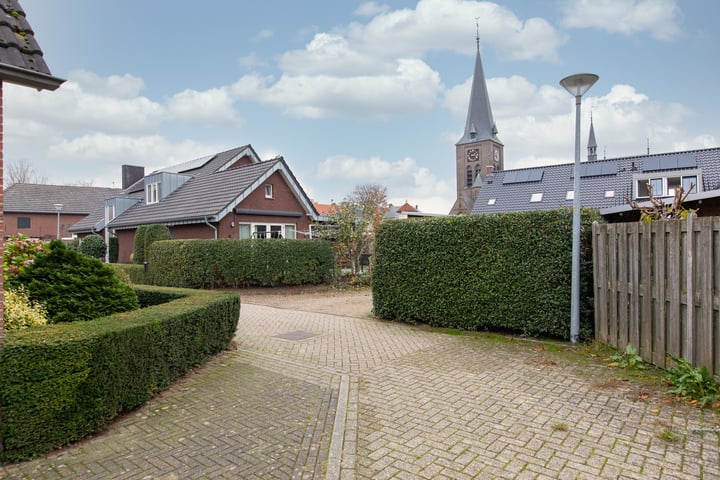 View photo 32 of Emmerikseweg 9