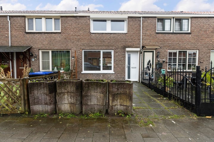 Bekijk foto van Vincent van Goghstraat 88