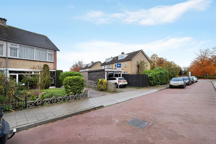 Bekijk foto 3 van Friesendorpstraat 69