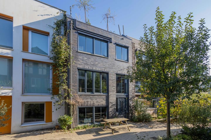 Foto 1 van Voltastraat 8