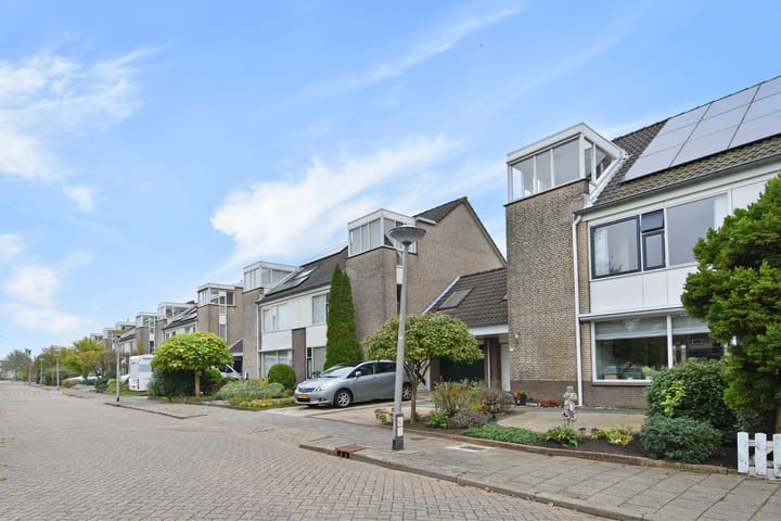 Foto 4 van Charlotte Salomonlaan 11