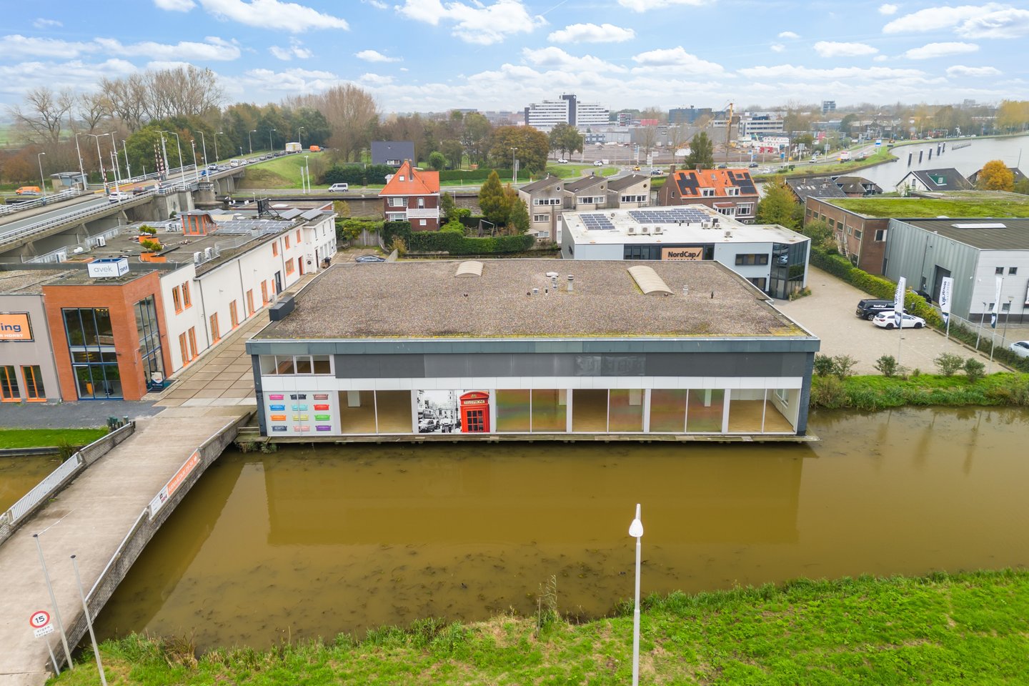 Bekijk foto 1 van Kanaaldijk 32