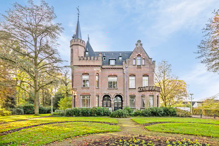 Photo 2 of Burgerhoutsestraat 12