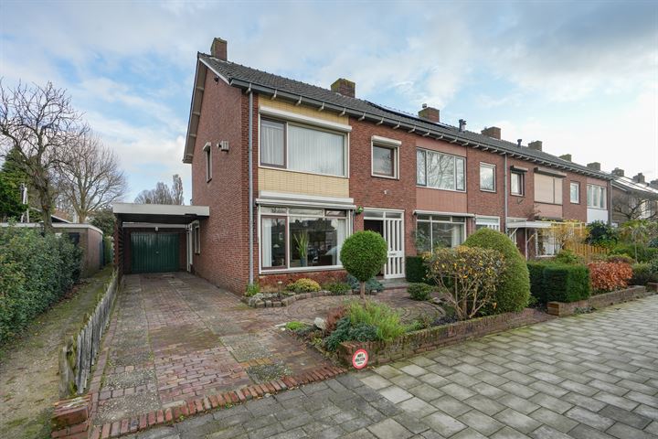 Bekijk foto 1 van Kanunnik van Osstraat 9