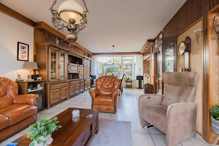 Foto 12 van Van Riebeekstraat 18