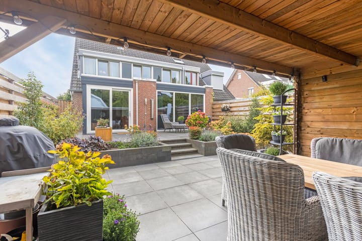 Photo 46 of Elvis Presleystraat 45