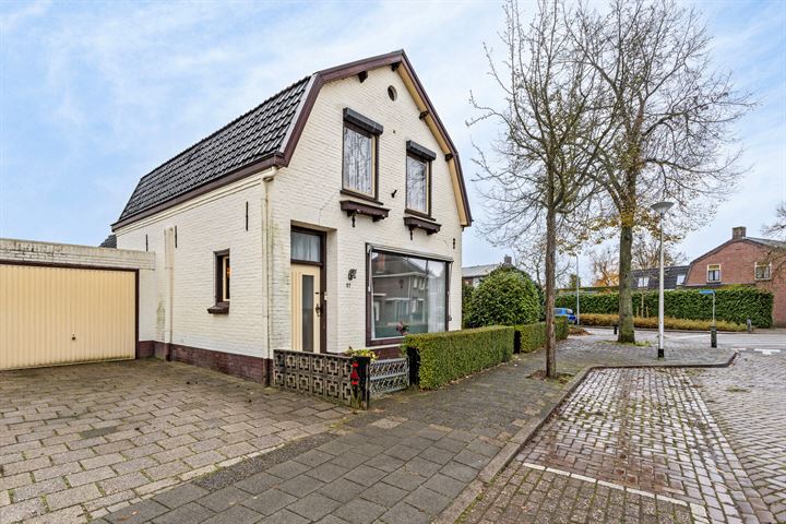 View photo 6 of Hazestraat 57