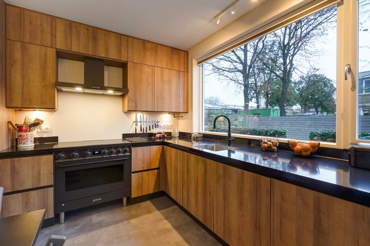 Photo 13 of President van Heelstraat 18