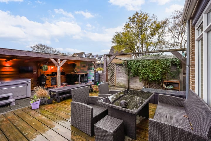 Photo 37 of President van Heelstraat 18