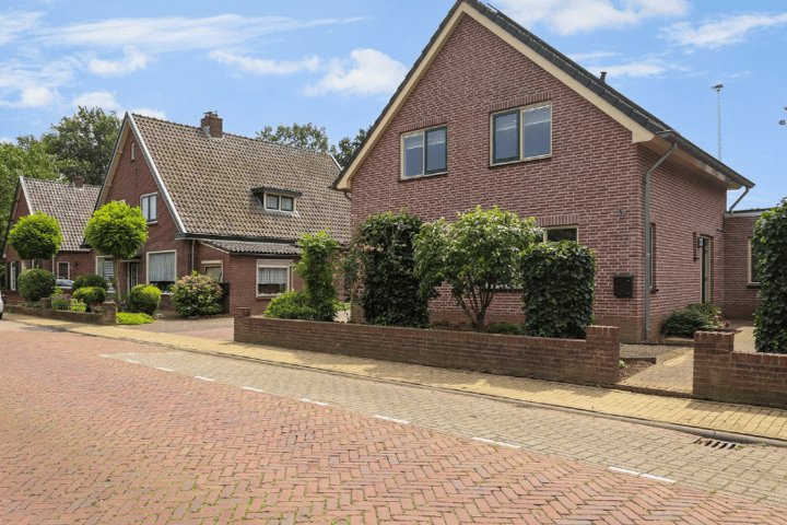 Bekijk foto 1 van Meentsestraat 117