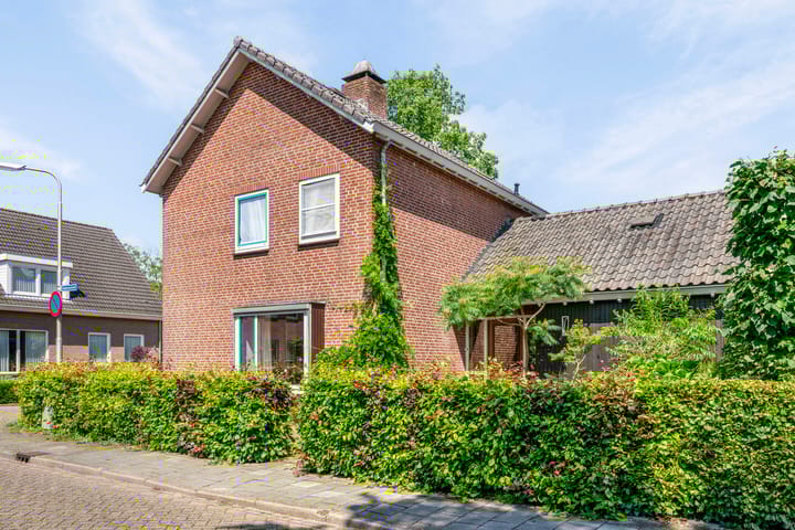 Foto 3 van Esdoornstraat 1