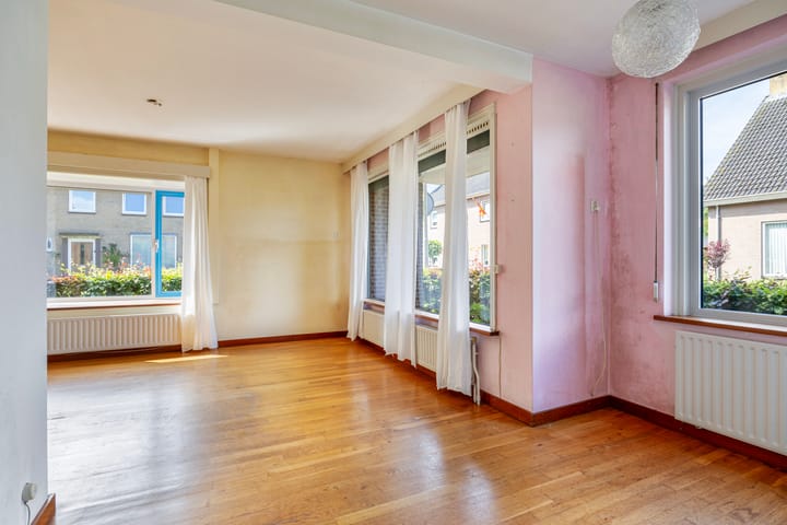 Foto 6 van Esdoornstraat 1