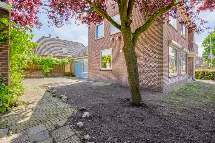 Foto 35 van Esdoornstraat 1