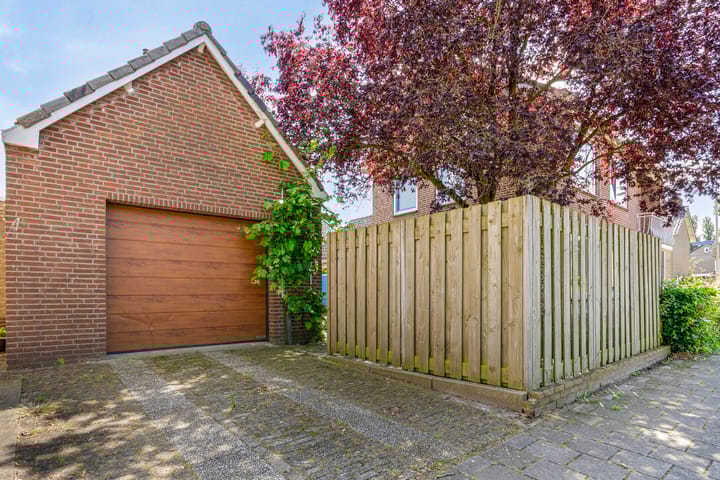 Foto 39 van Esdoornstraat 1