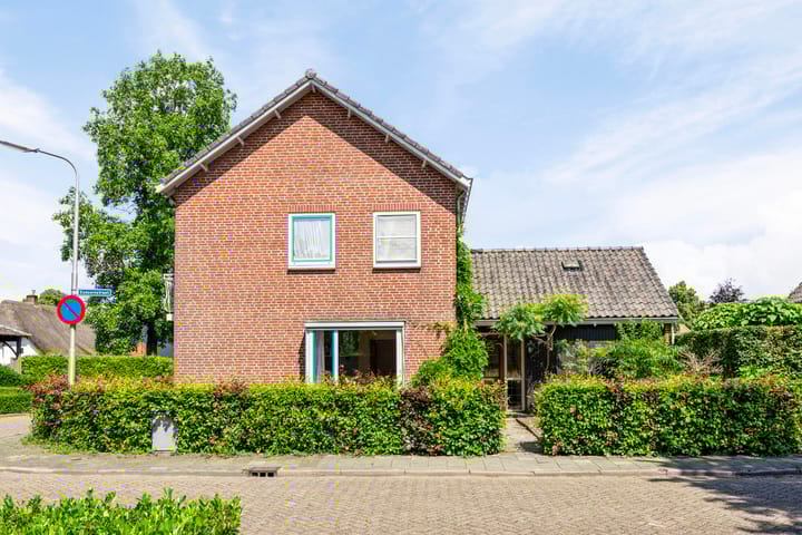 Foto 45 van Esdoornstraat 1