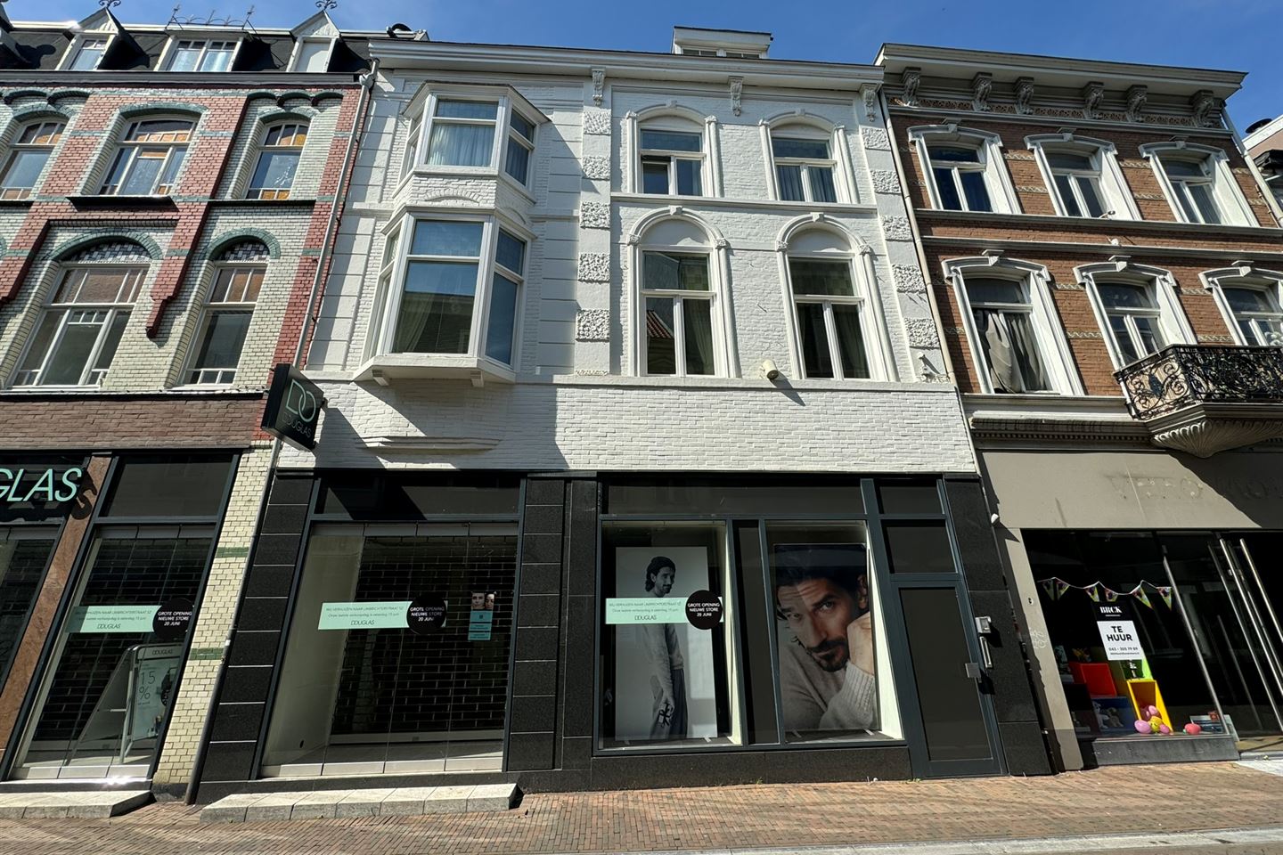 View photo 1 of Limbrichterstraat 37