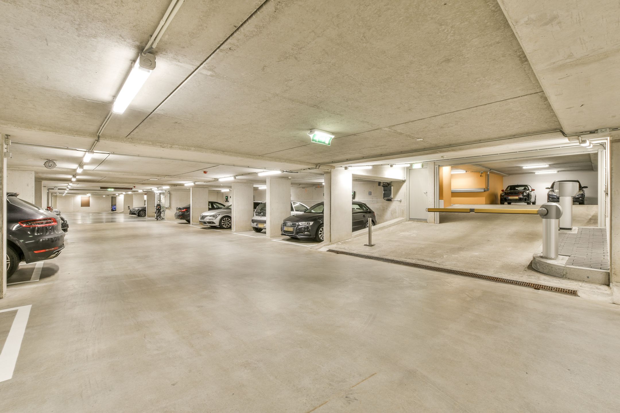 Foto 27 van Haarlemmerplein 16-A