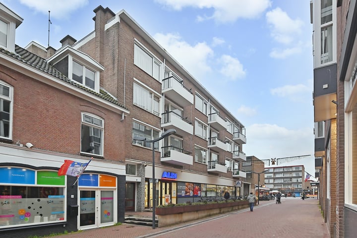 Bekijk foto 36 van Loosduinse Hoofdstraat 274