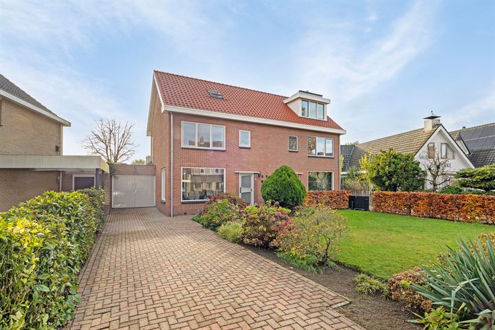 View photo 1 of Middellaan 136