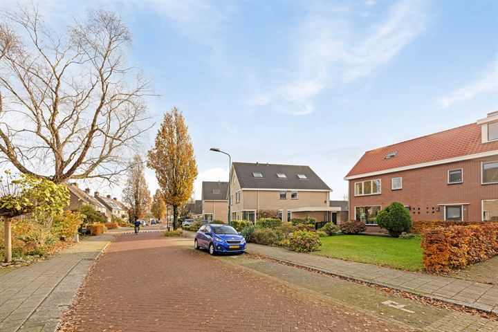 View photo 28 of Middellaan 136