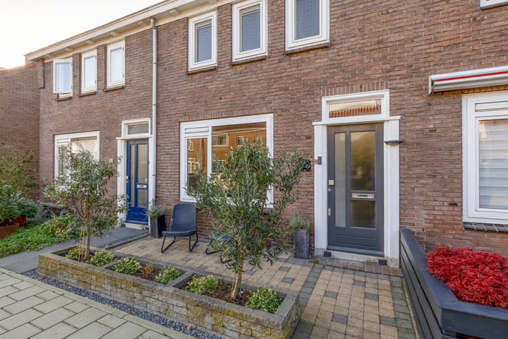 View photo 2 of Prunusstraat 36