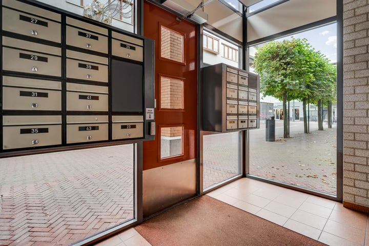 Bekijk foto 18 van Van Berlostraat 41