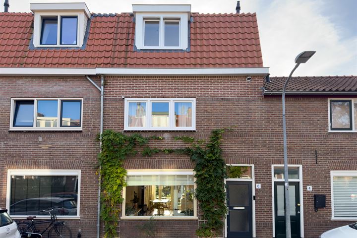 Bekijk foto 1 van Sint-Bavostraat 6