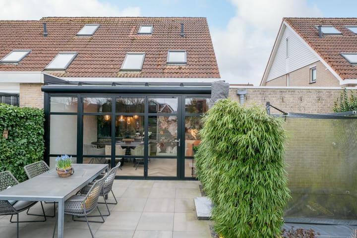 Foto 2 van Middenweg 73