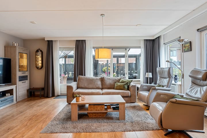 Foto 2 van Hermelijnwit 16