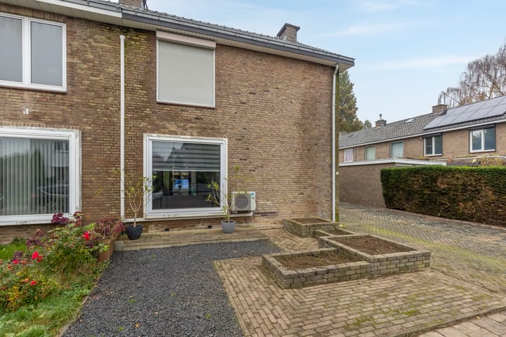 Foto 2 van Van Goghstraat 2