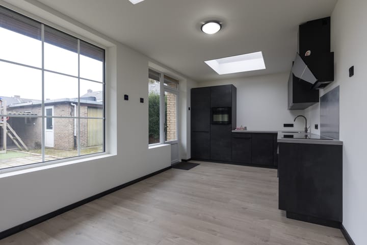 Foto 15 van Van Goghstraat 2