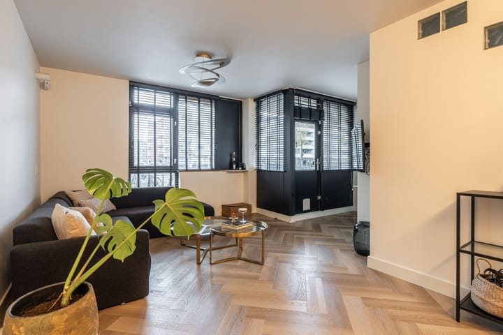 Foto 2 van Riouwstraat 2