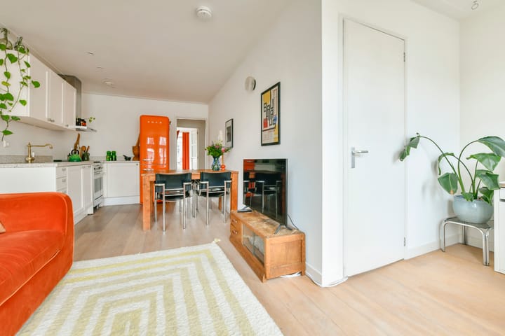 Photo 9 of Wilhelminastraat 52-3