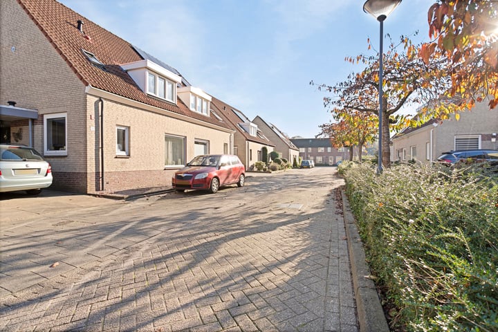 Bekijk foto 38 van IJsselstraat 11