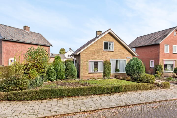 Photo 6 of Irenestraat 1